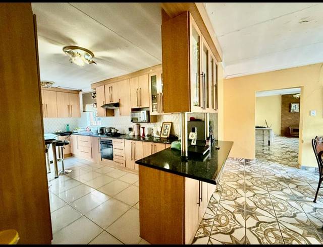 3 BEDROOM HOUSE FOR SALE IN VANDERBIJLPARK CE 5